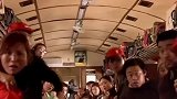 劫匪打劫火车，结果遇到狠人，搞笑场面接连不断