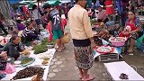 实拍老挝的大型菜市场，看看老挝女人都卖什么