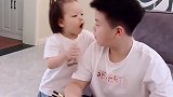 兄妹俩的举动瞬间让我感动到啦