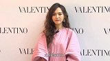 36岁唐嫣太显嫩，穿粉色运动服扎双马尾，清新大方好似元气少女