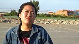 美女碰瓷张口就要5000元，小伙非要给她五万，结局笑趴了