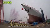 一张照片引热议,两艘055大驱罕见同框亮相,吊装工作是亮点