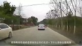 摔倒电动车保持姿势别动，让你们见识一下什么是秒出警，刺激！