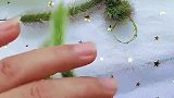 用狗尾巴草编小白兔戒指