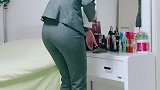 时髦正装穿搭舒适更有型，简约大方衬托出美女的魅力