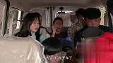 小伙车上高调炫富，不料却令众人感动