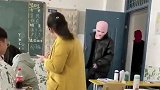 天气是真的冷,哪里露着哪里就冷,所以我们把脸蒙住不奇怪的!