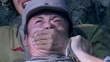 鬼子偷袭八路军哨兵，不料八路战士悍不畏死，直接拉响手榴弹