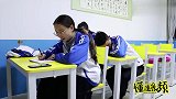 老师在群里发红包，学生抢了红包就被罚抄书，人才啊
