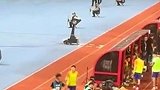 疑似西海岸球童不给球 马德鲁加砸球与郑智发生争执