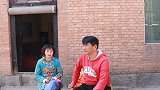 妻子意外去世，丈夫照顾女儿不再婚，无意拨通妻子电话懵了