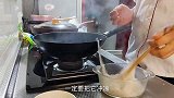 炒粉丝易粘锅起坨，切记不要直接下锅，大厨教你饭店的技巧