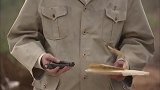 邓总指挥送来嘉奖状和手铐