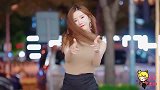 街拍：迷人又性感的网红小姐姐，你的舞姿风华绝代！