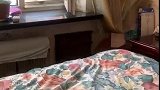 狗子：房间里太闷了，打开窗户透透气！