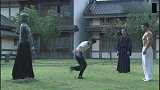 李小龙不服气去踢馆，不料没等到空手道高手，就败给铁人
