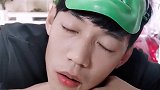 向往的童趣：爸爸睡觉流哈喇子了