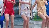 旅游也不忘来上一段舞蹈，这是现实版的春姑吗