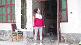 大美捡到虎妹买试卷的钱，虎妹发现后大美还不承认，虎妹太气了