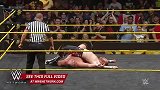 WWE-16年-萨米辛VS萨摩亚 裁判抢镜判罚惹嘘声-精华
