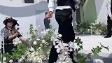 伴郎炫技裤子破洞，尴尬地跑下台