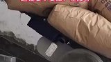又要当冤大头！说好搬水泥上六楼220元一吨，没想到师傅用爬楼机