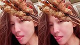 蔡少芬深夜沉迷“北京烧”张大嘴狂吃烤串毫无明星包袱