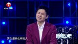 小女生面对大舞台丝毫不怯场，对着自己一顿“猛夸”