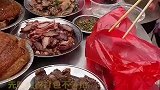 农村吃席本地习俗，先吃饱再打包不争抢