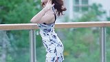 青岛街拍，3个旗袍美女，短款旗袍显高显腿长，实在是尤物