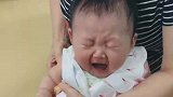 奶奶带小宝宝去打针，没想到一针下去，宝宝立马哭得好伤心！