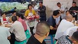 农村吃寿席，一桌就发一碗泡面，你会来吃吗
