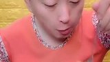 大哥吃红烧肉土豆盖饭，不怕烫的往嘴里塞，看着就馋人
