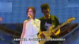 杨丞琳才是小个子穿搭典范，T恤搭配高腰阔腿裤，腰以下全是腿