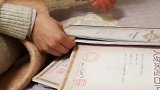 湖北30岁女子借债买10万保险 为交保费打两份工