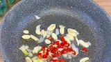降温了，做一锅热气腾腾的豆腐煲，吃了浑身暖洋洋！