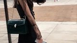 偶遇一位气质美女,笑起来的那一刻,简直太迷人了!