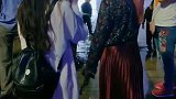 她俩以为我走丢 刚准备去广播找我 我很感动
