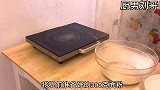 面粉加开水烫一烫，不炸也不蒸，做出来柔软多层一次吃5张