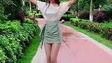 腿长的小姐姐跳舞，这么可爱应该很多人追吧
