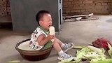 萌娃暑假回老家逼疯奶奶！奶奶：你怎么还不开学