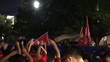 广州球迷今天过年了！视频直击广州球迷场外激情助威