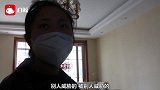 跳楼女坐窗台痛哭，消防员苦劝未果从天而降，一脚将她踹回屋内