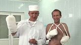 国外恶搞，护士不在，医生请陌生人为病人打针，病人怕怕