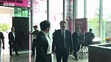 中国足协代表抵达40强赛抽签现场 心情轻松静待开场