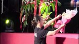 岳云鹏一上场，女观众蜂拥往台上冲被拦！孙越怒评以为告状的