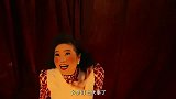 杂技女孩叫大家有危险快跑，别人却以为她是在表演