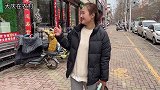 妹妹和嫂子进县城了，俩人逛街买衣服和鞋子，买到相中的很高兴