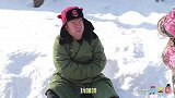 二货雪地里碰瓷，没想遇到彪悍美女，吓的逃跑了
