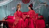 郭麒麟剧组太会玩？被人用香槟浇头下意识动作显示素养